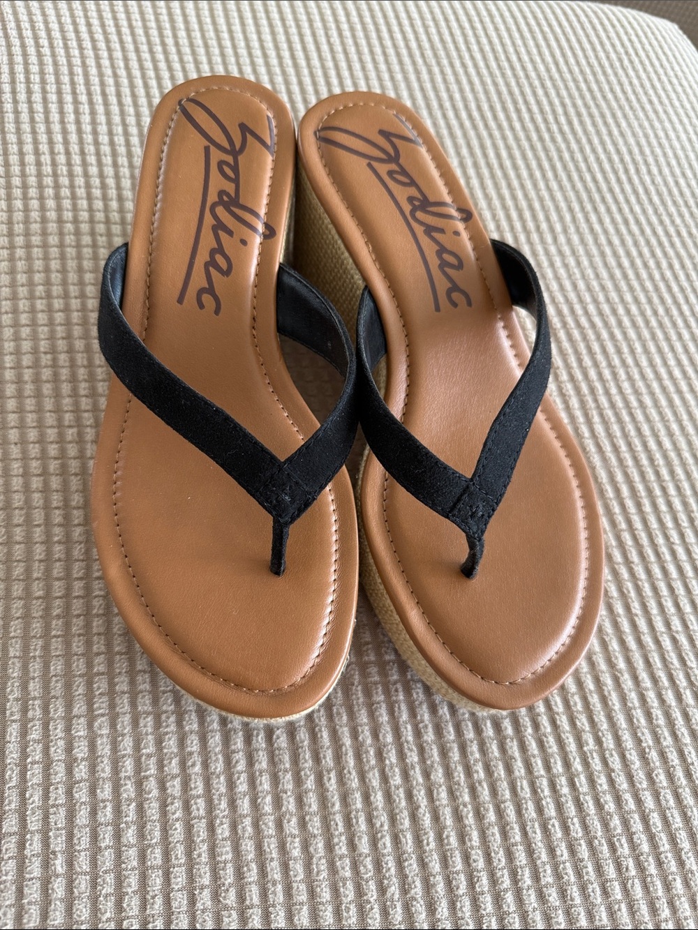 Zodiac Size 8M  Black Faux Suede Strap Tan  Women's Platform Thong Sandals